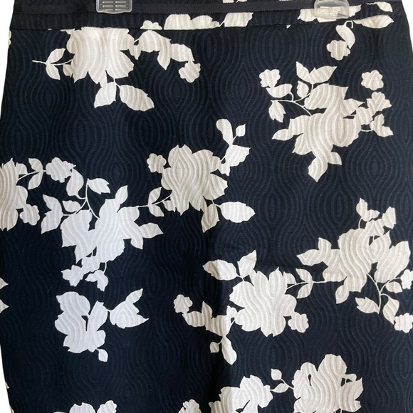 Talbots White and Blue Knee-Length Pencil Skirt - Picture 4 of 9